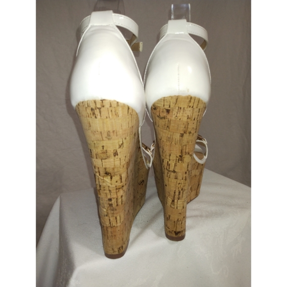 NWOT SCENE By Shoe Dazzle - Picture 5 of 5